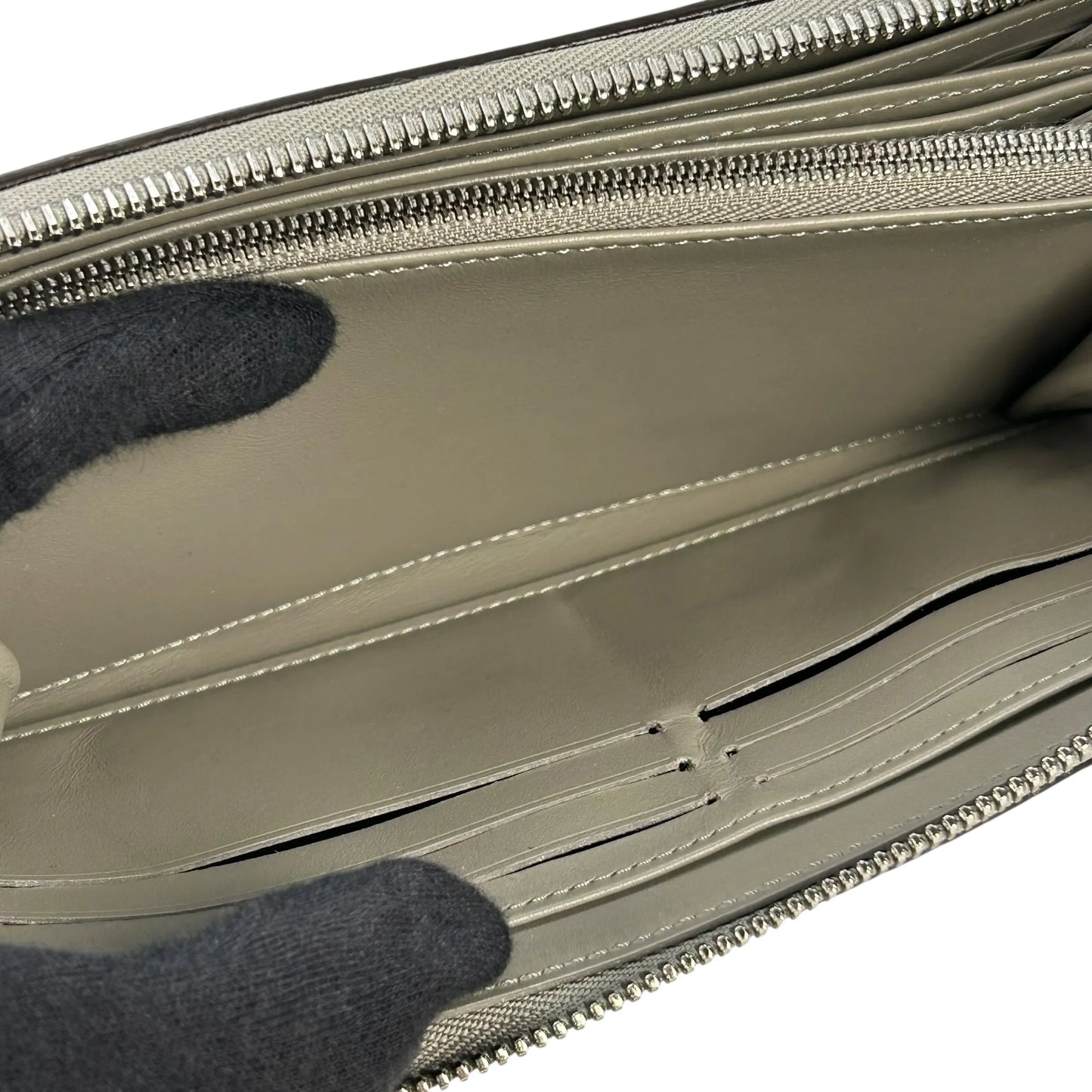 Louis Vuitton Monogram Mahina Long Wallet - Silver