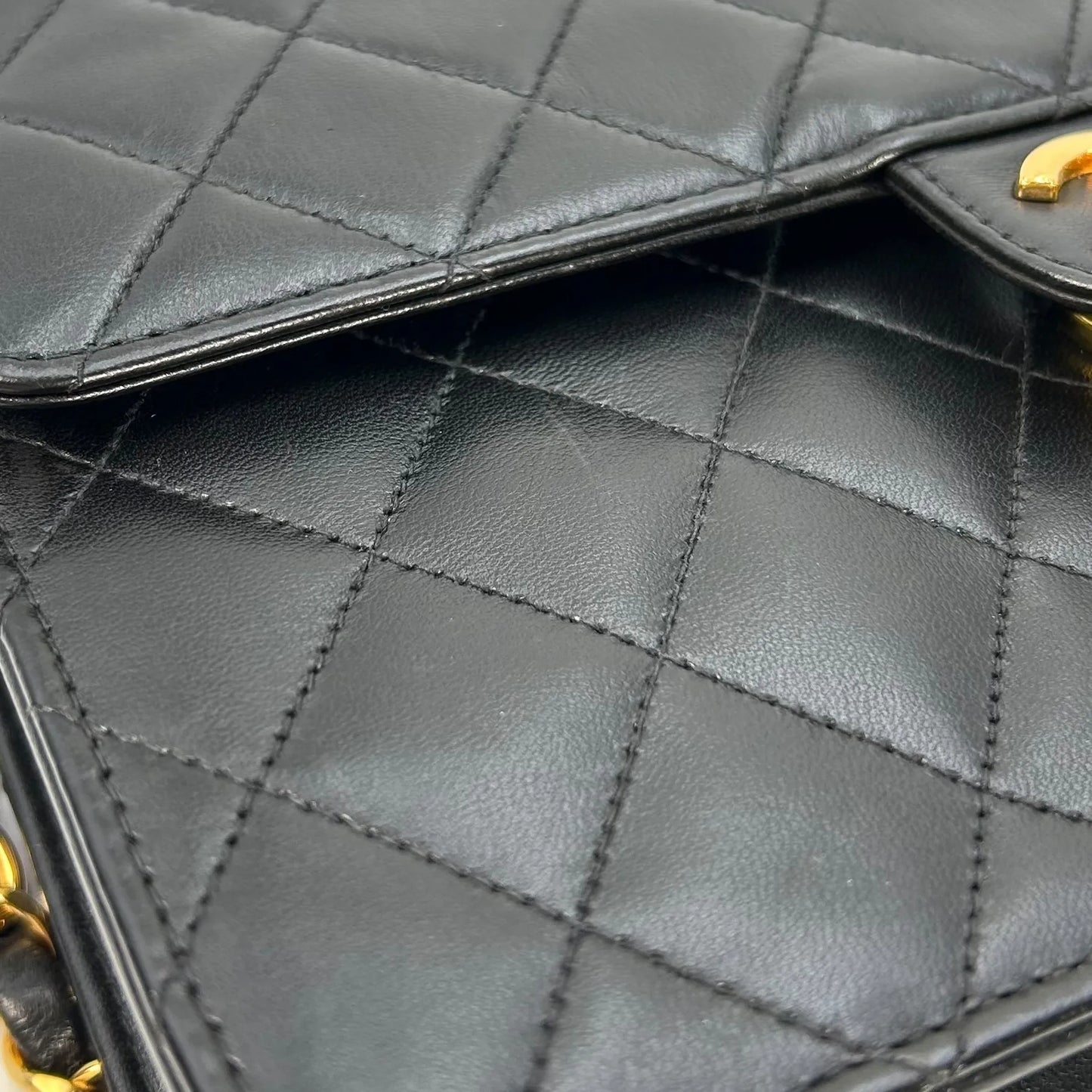 CHANEL Matelasse Lambskin Chain Shoulder Bag - Black