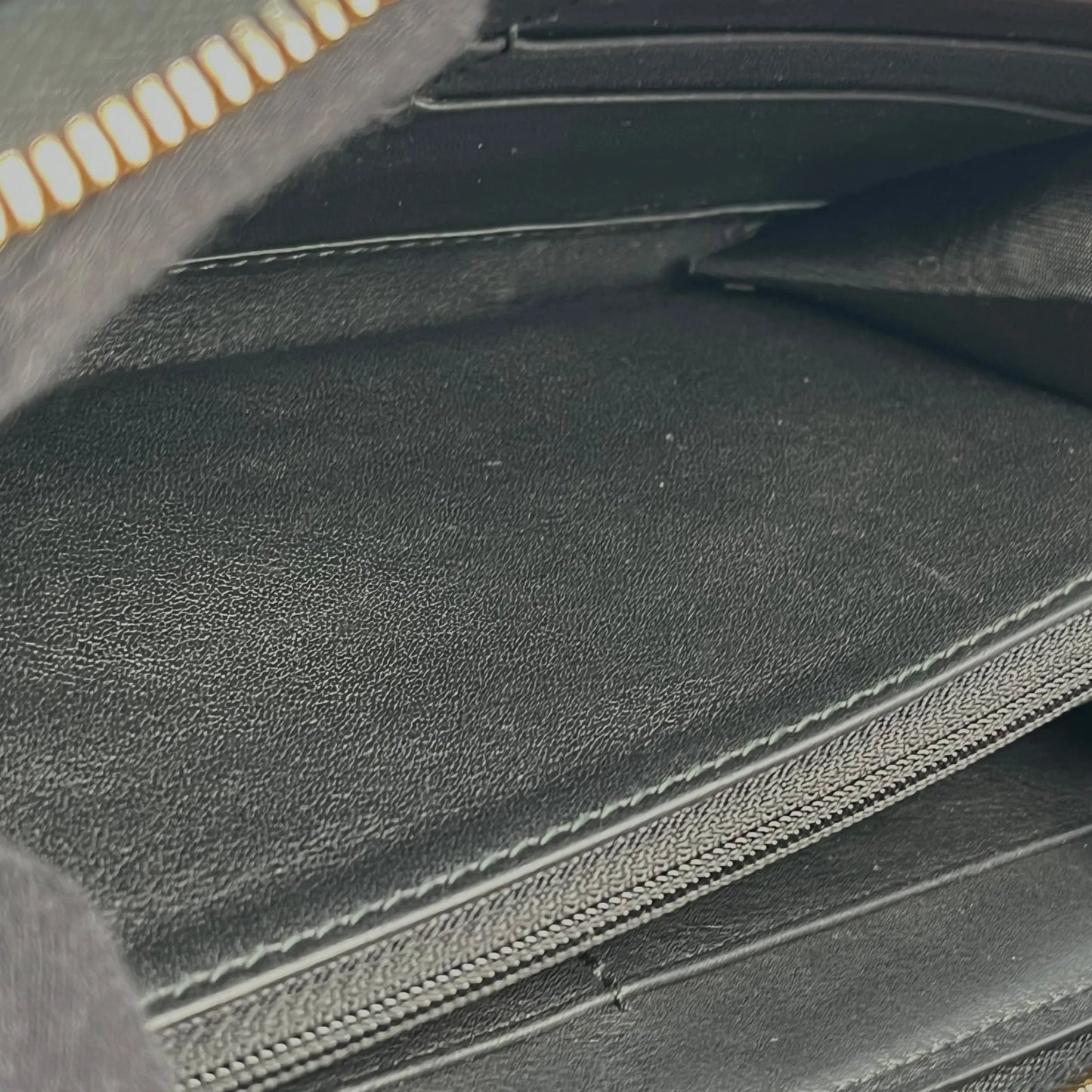 GUCCI Microguccissima Round Zip Long Wallet - Black