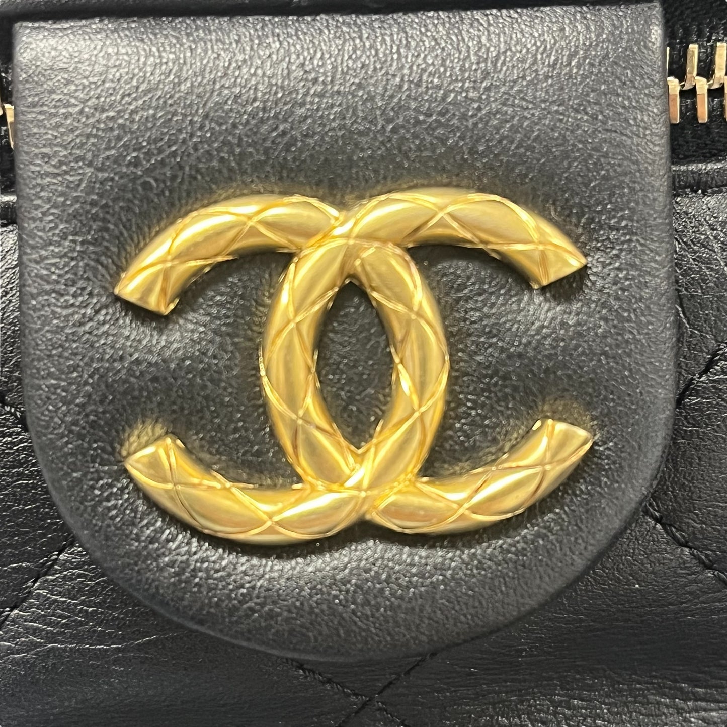 CHANEL Matelasse Small Vanity Chain Shoulder Bag