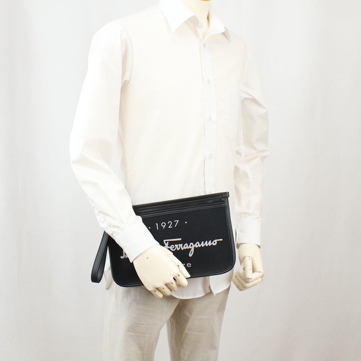 FERRAGAMO 1927 シグネチャー ポーチ クラッチバッグ - ブラック