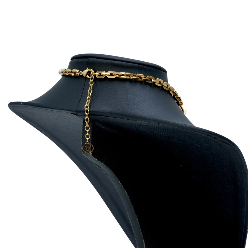 Louis Vuitton Essential V Necklace GP