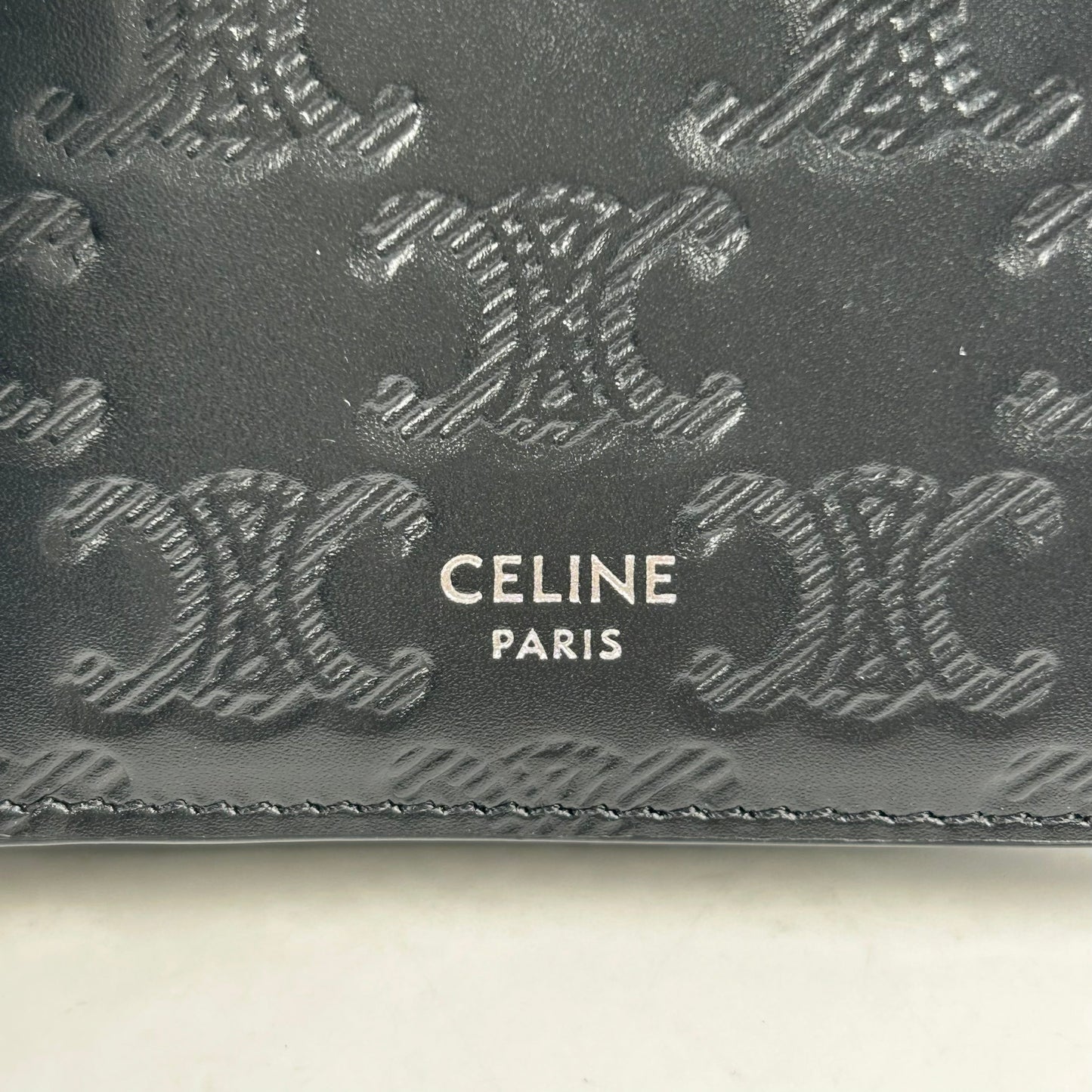 CELINE トリオンフ エンボス カーフスキン コンパクトウォレット - ブラック