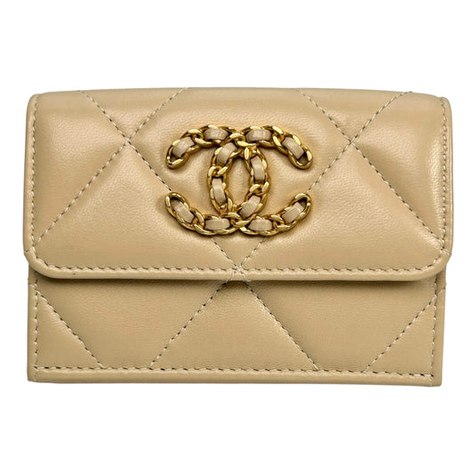 CHANEL Materasse Chanel 19 Compact Wallet - Beige