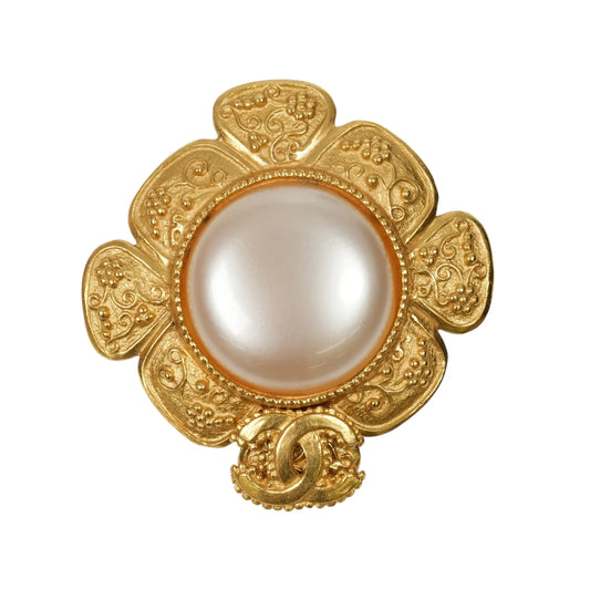 CHANEL Fake Pearl Brooch 96A - White Gold