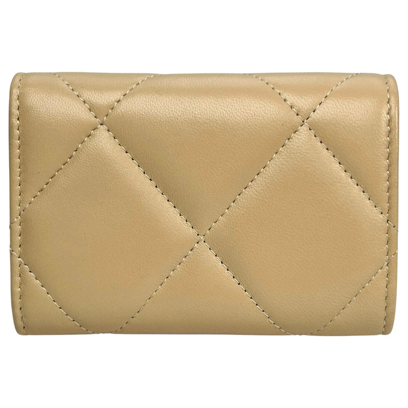 CHANEL Materasse Chanel 19 Compact Wallet - Beige