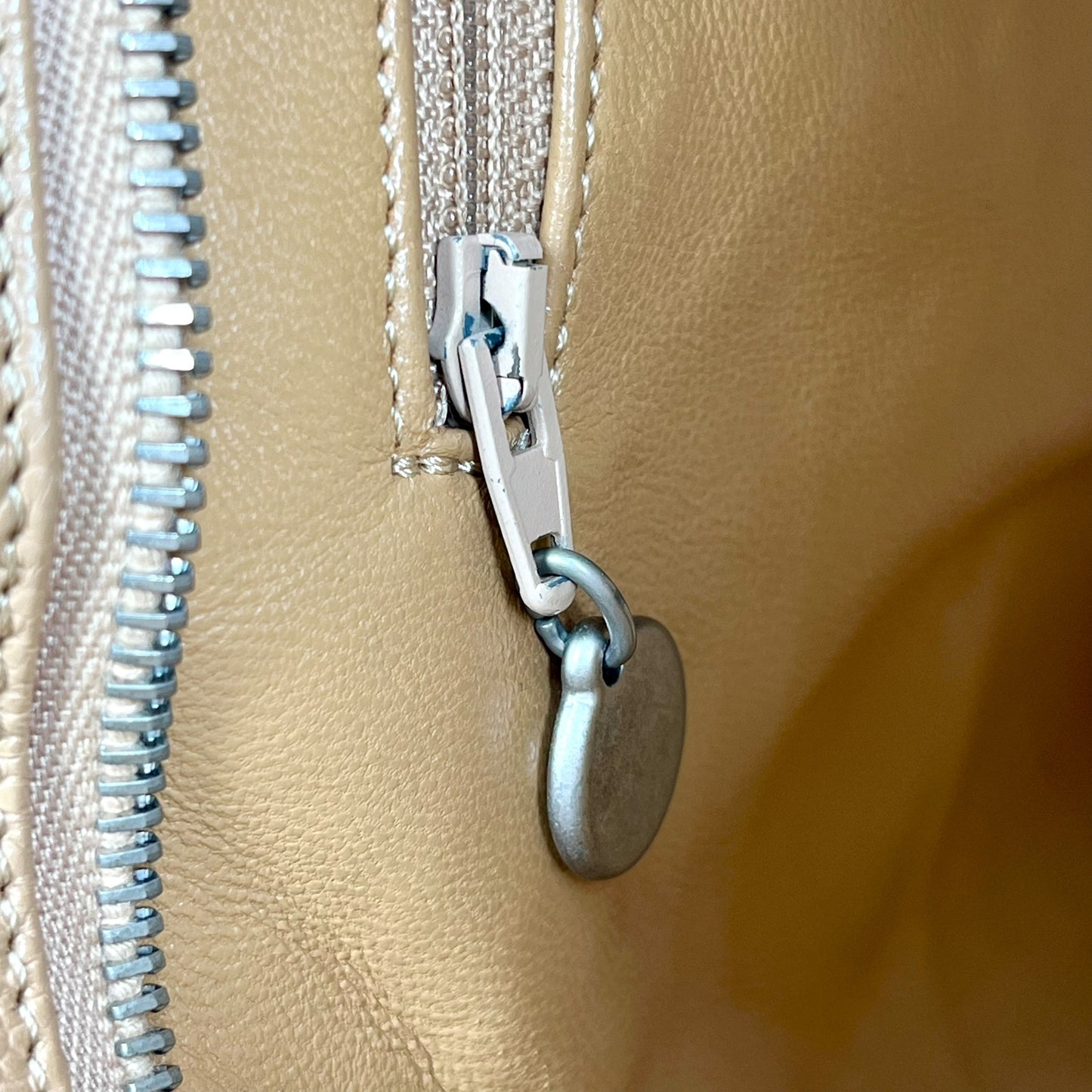 CHANEL Reprinted tote SVmetal fittings