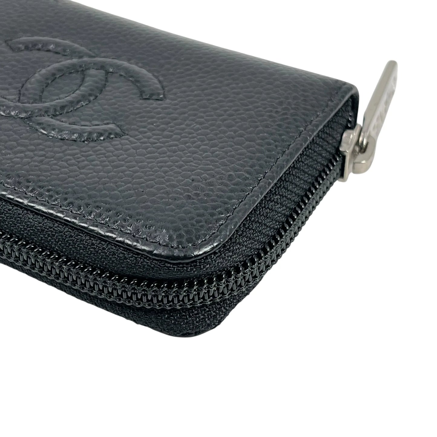 CHANEL CC Logo Caviarskin Zippy Card Case - Black