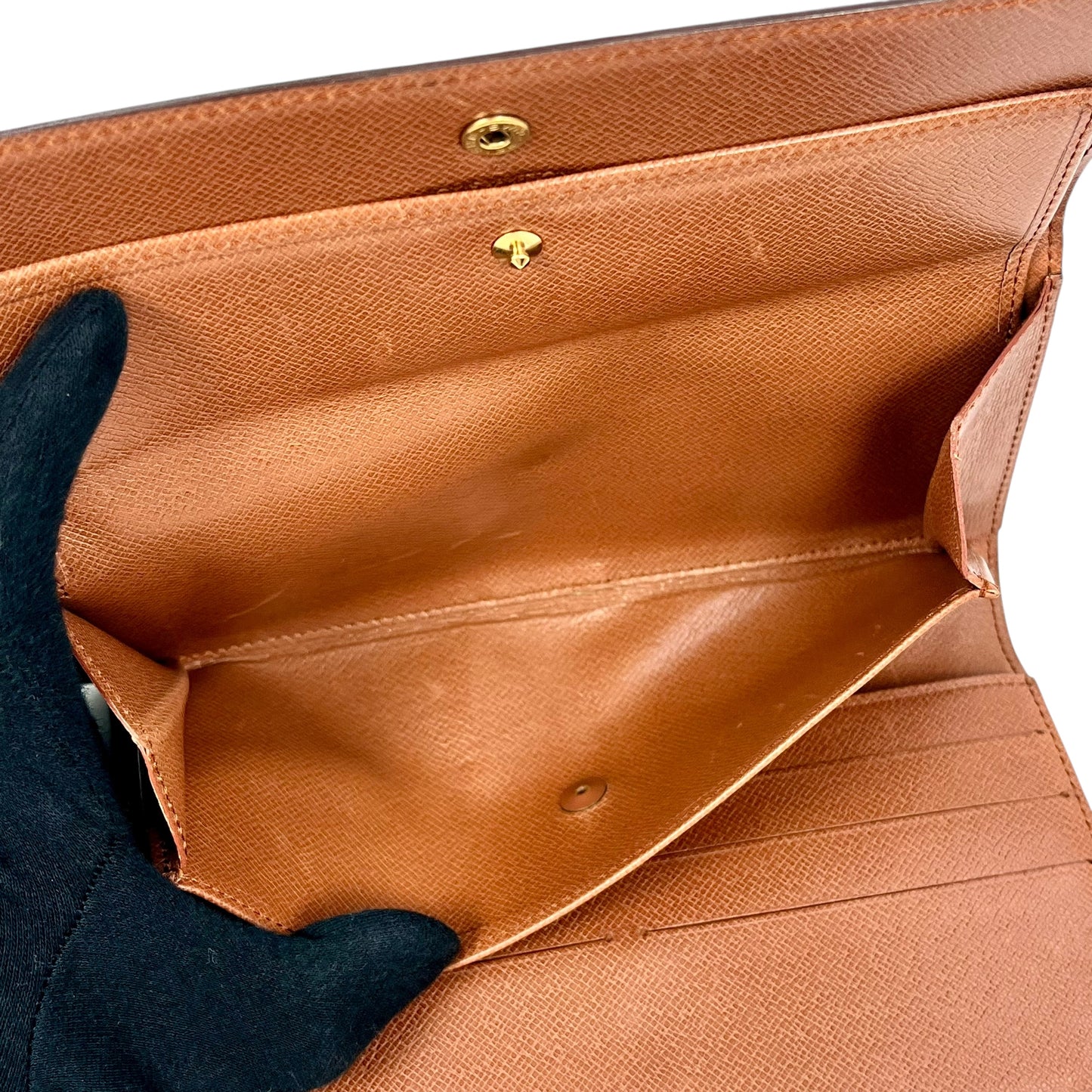 Louis Vuitton Portetrezoll International