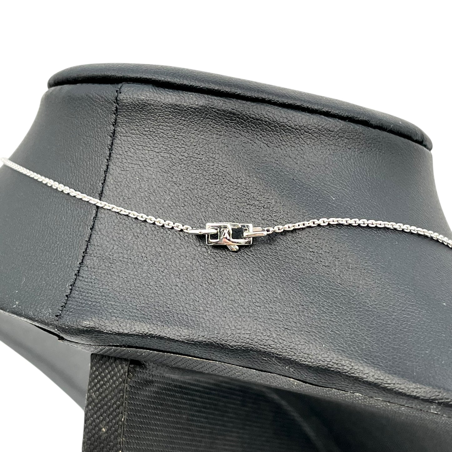 Louis Vuitton Pandantif Lockit Necklace
