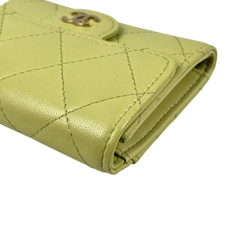 CHANEL Materasse Lambskin Card Case - Lime Yellow