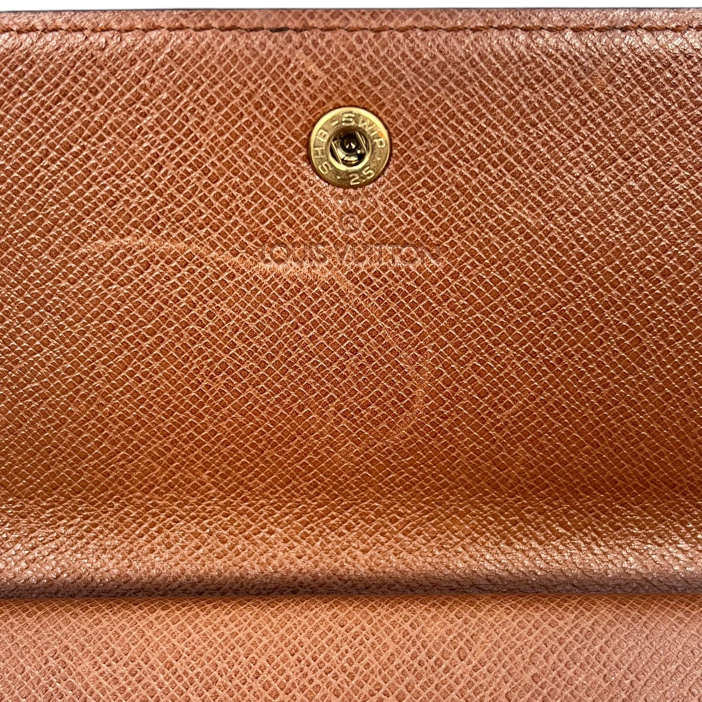 Louis Vuitton Portetrezoll International