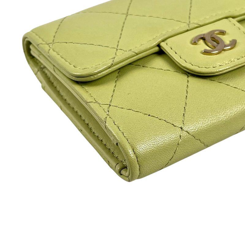 CHANEL Materasse Lambskin Card Case - Lime Yellow