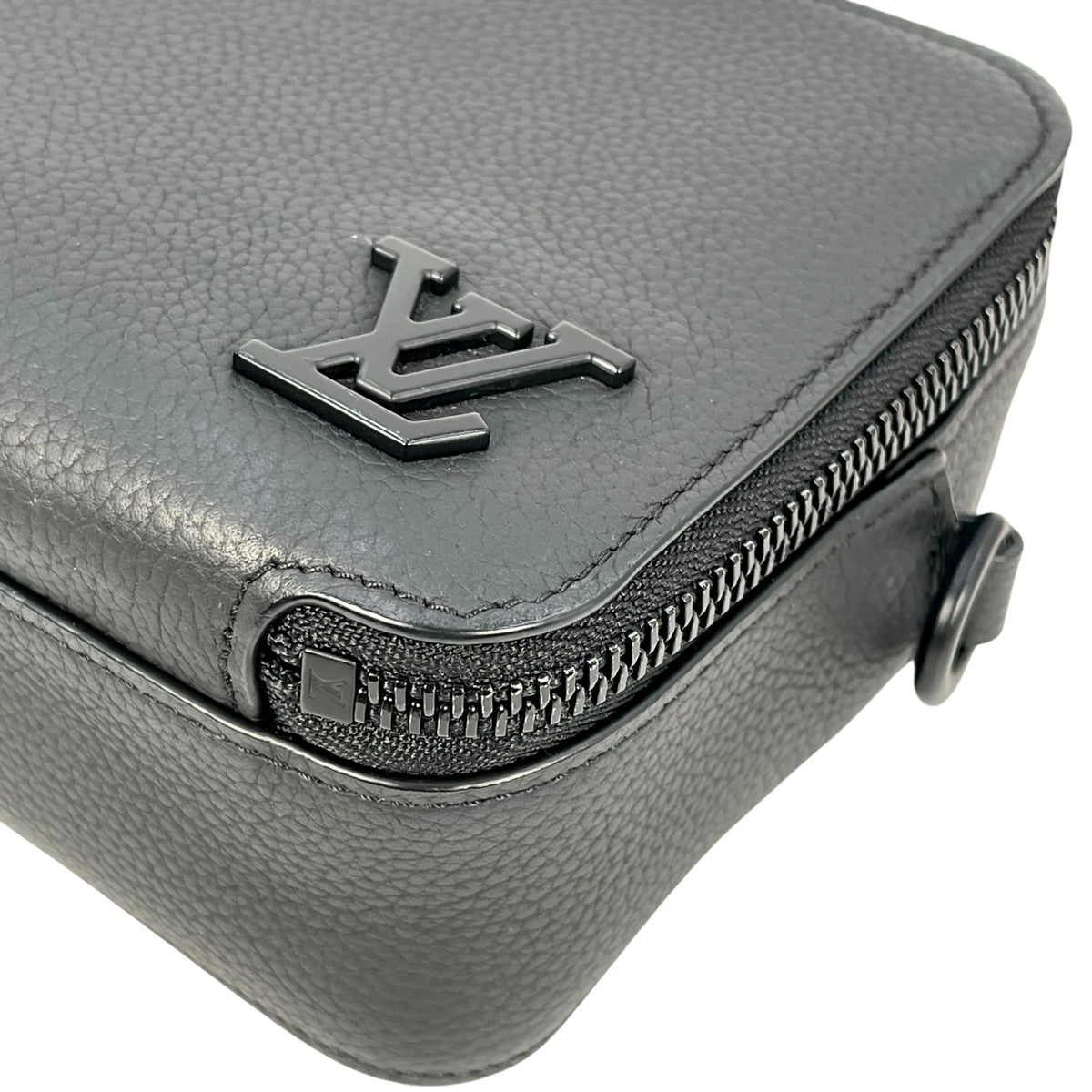 LOUIS VUITTON アルファ ウェアラブル モノグラムエクリプス