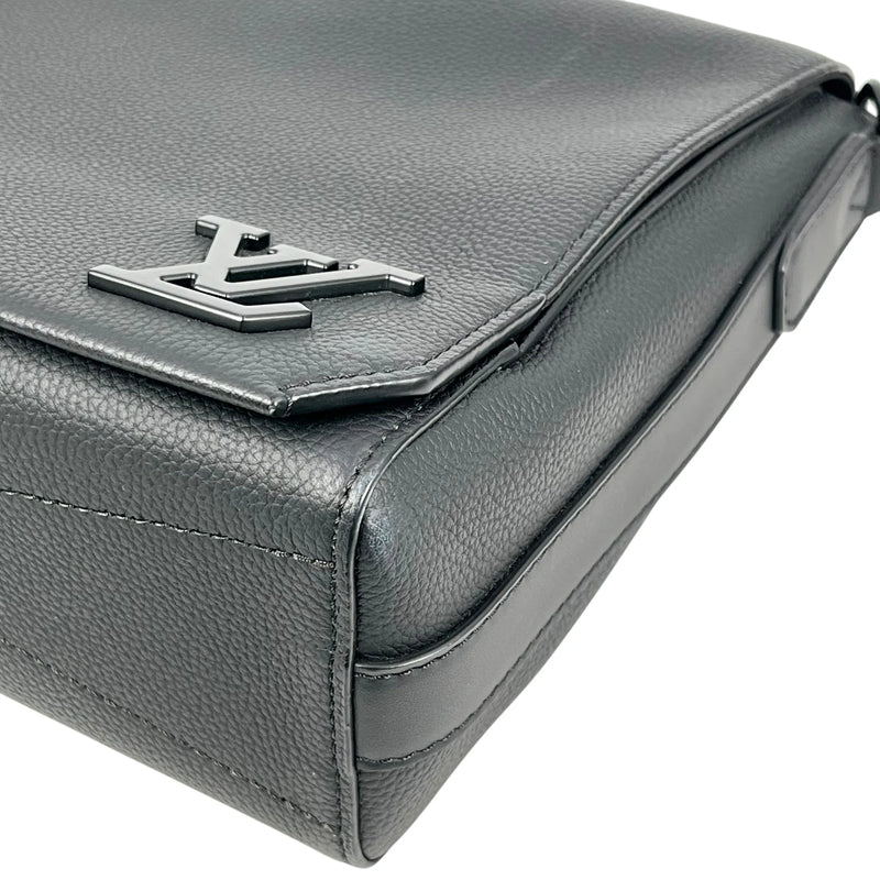 Louis Vuitton テイクオフ メッセンジャー PM カーフレザー ショルダーバッグ - ブラック