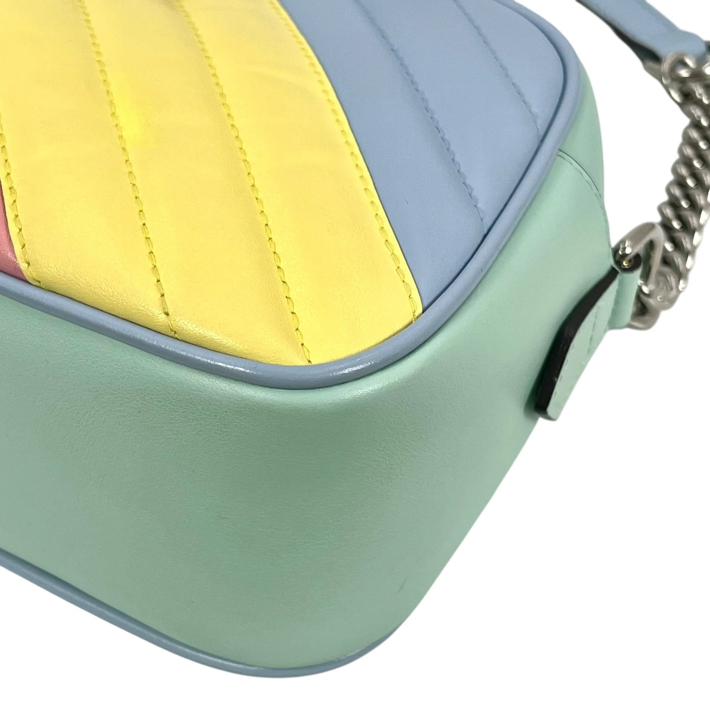 GUCCI GGマーモント キルティング レザー チェーンショルダーバッグ - マルチカラー