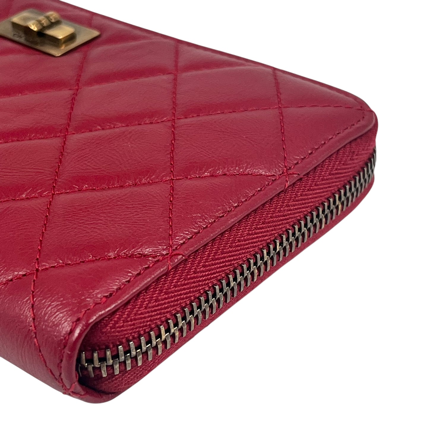 CHANEL Matelasse 2.55 Round Fastener