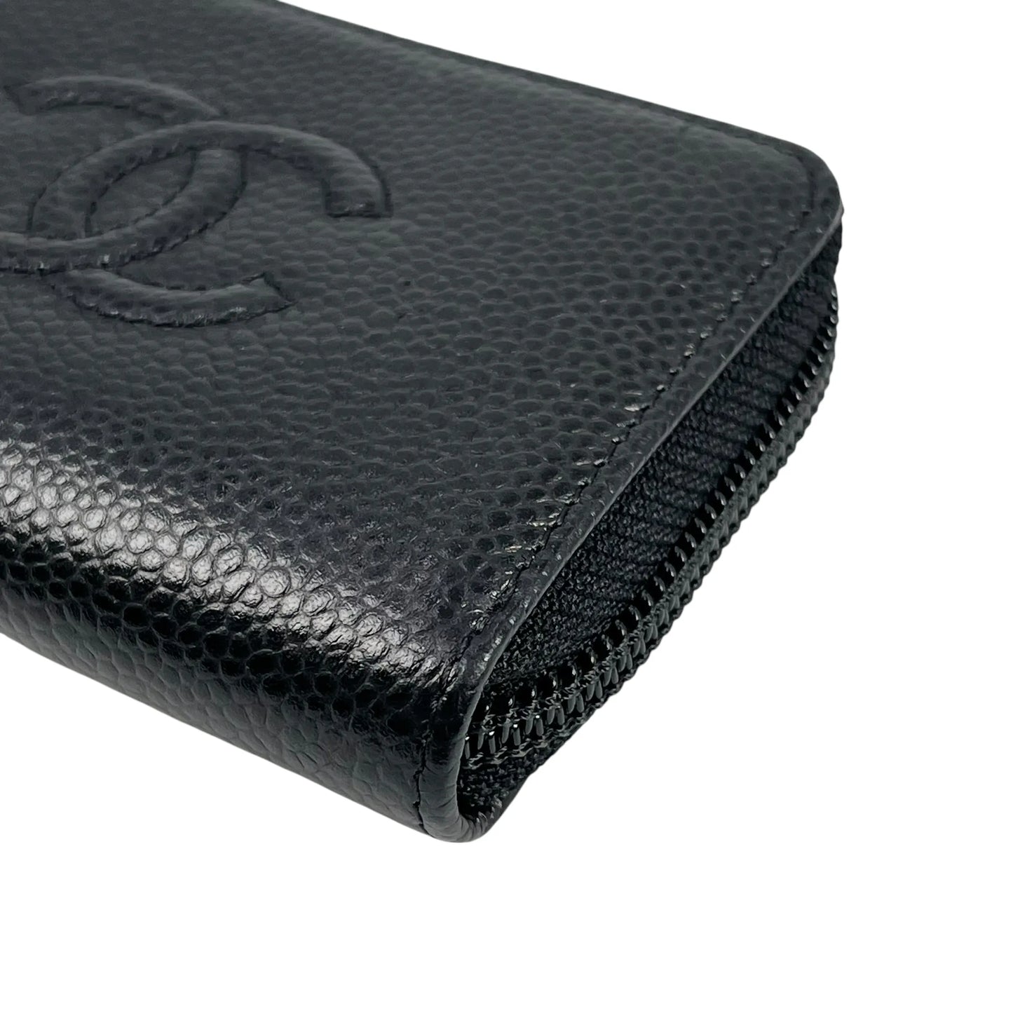 CHANEL CC Logo Caviarskin Zippy Card Case - Black