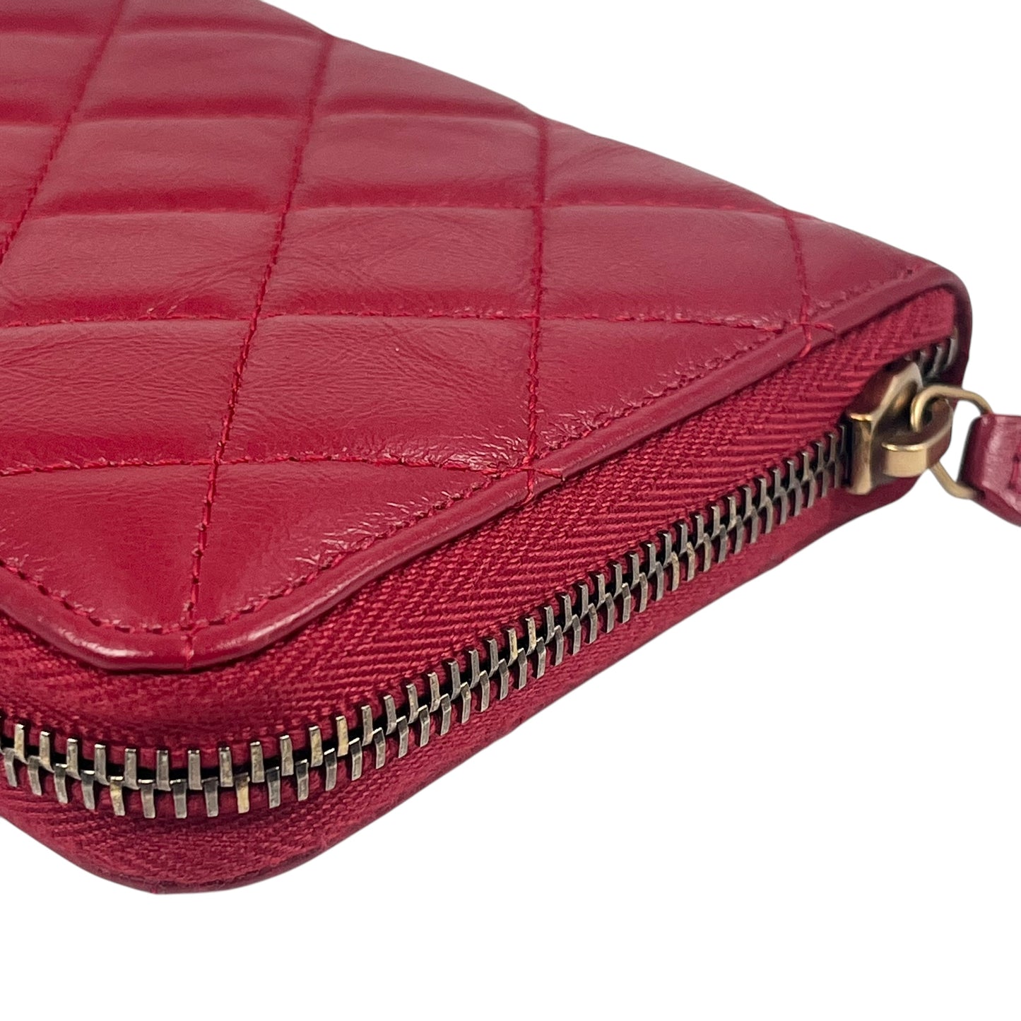 CHANEL Matelasse 2.55 Round Fastener