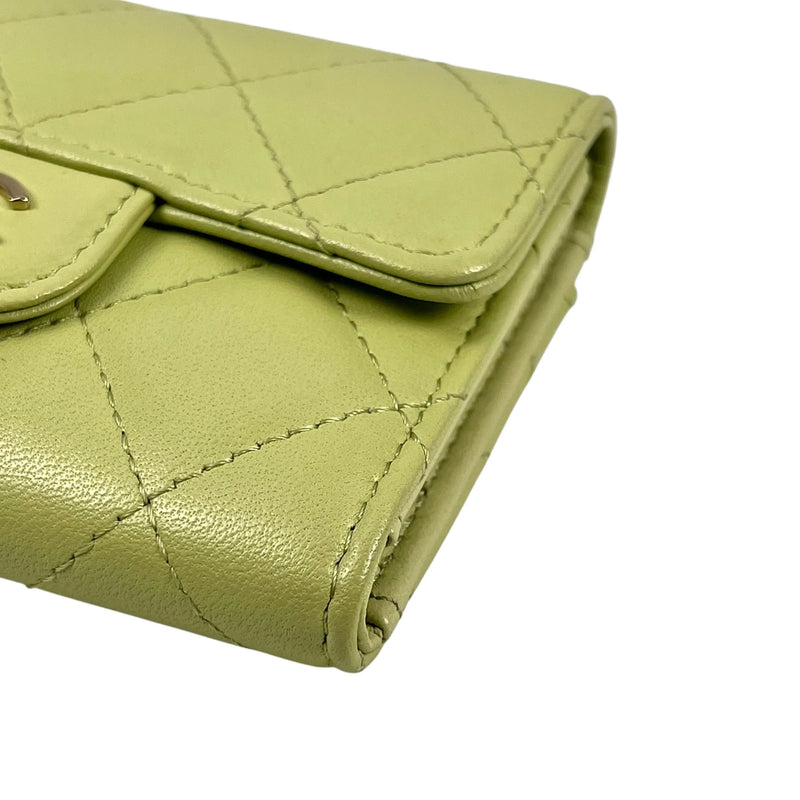 CHANEL Materasse Lambskin Card Case - Lime Yellow