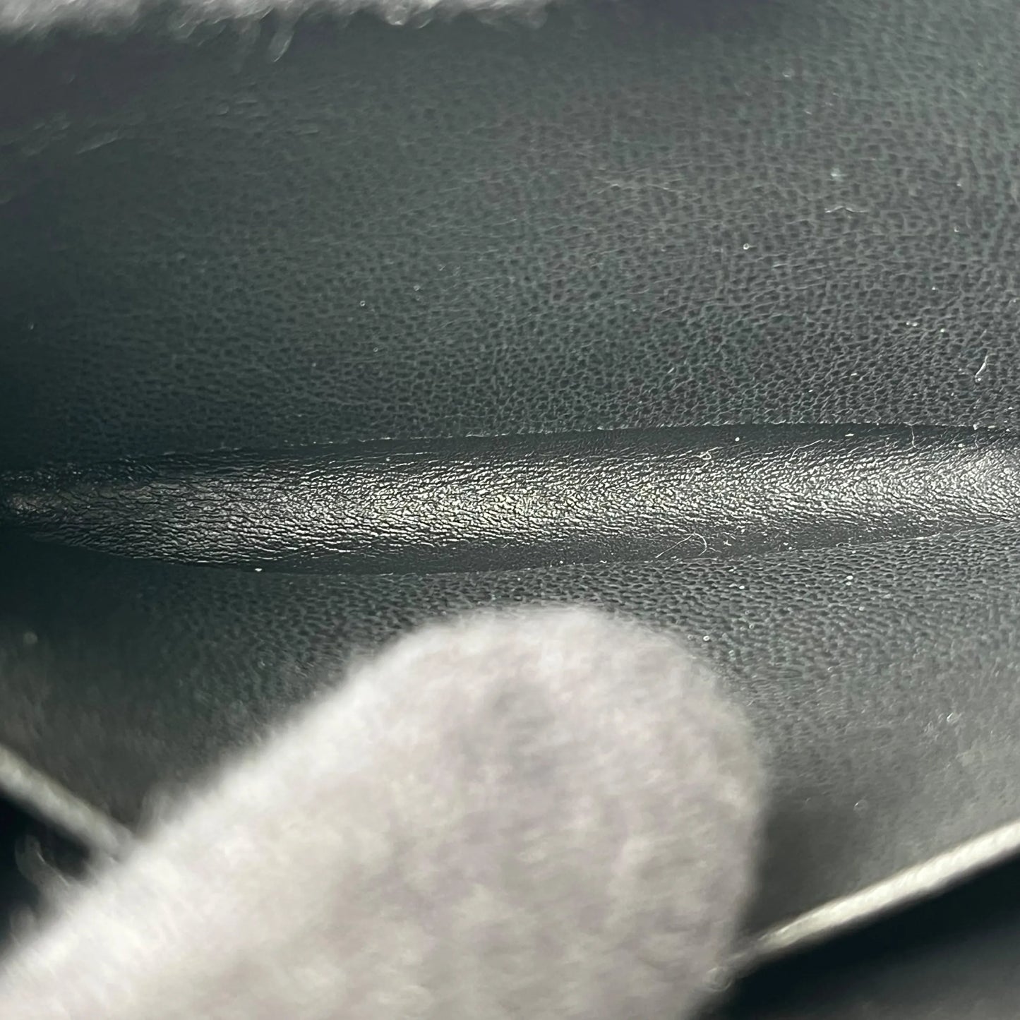 GUCCI GG Leather Round Zip Coin Case - Black 