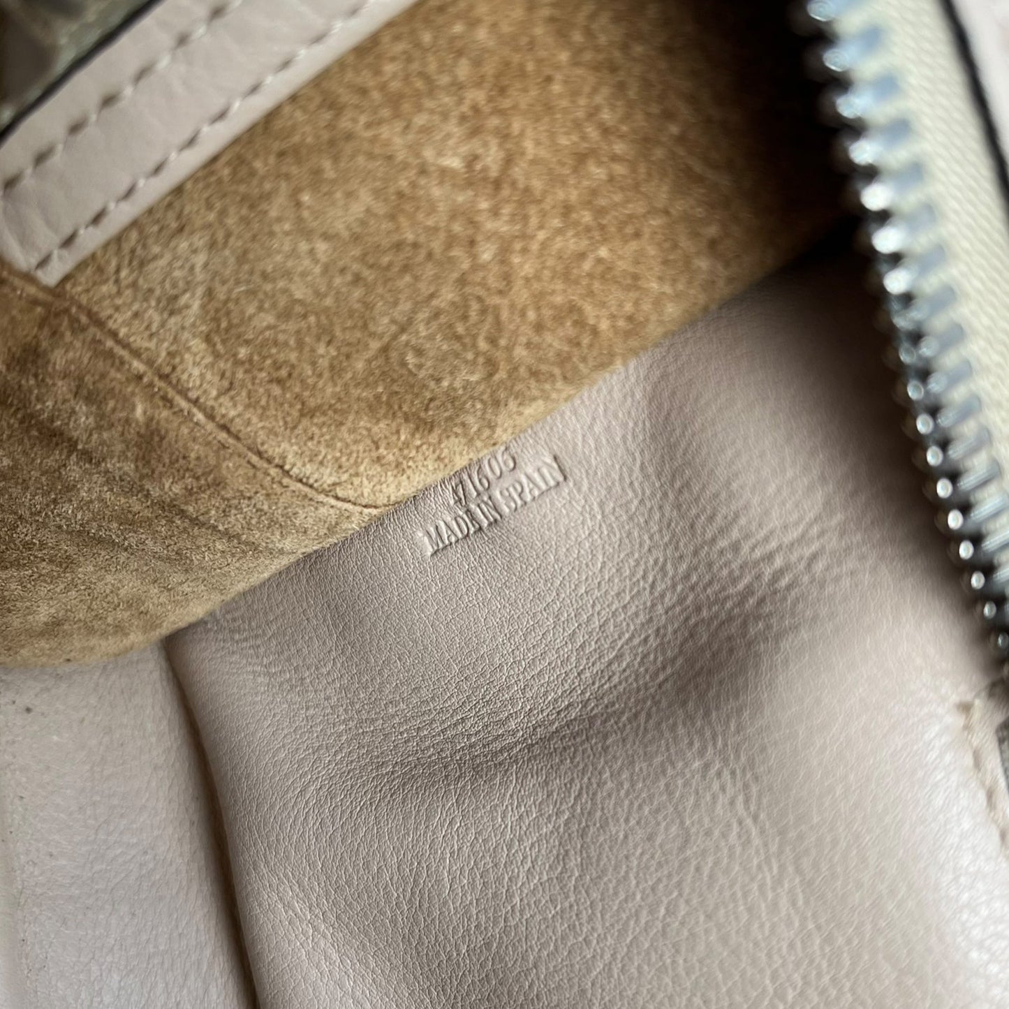 LOEWE Amazona 28 Shoulder Bag Beige
