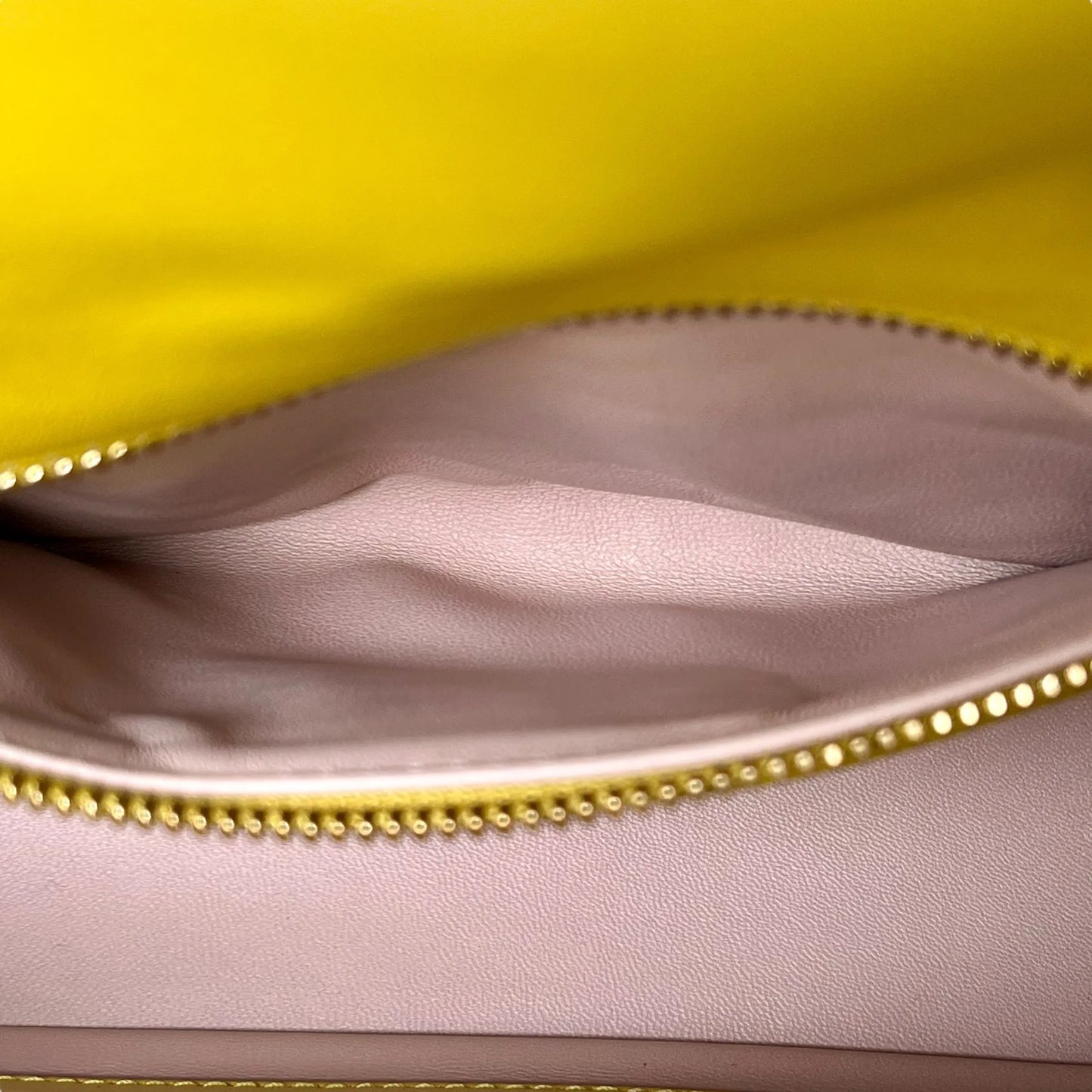 BVLGARI Serpenti Cabochon Chain Shoulder Bag - Yellow