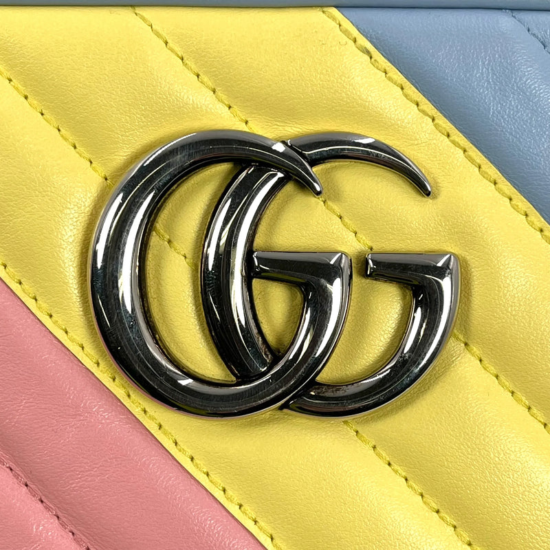 GUCCI GGマーモント キルティング レザー チェーンショルダーバッグ - マルチカラー