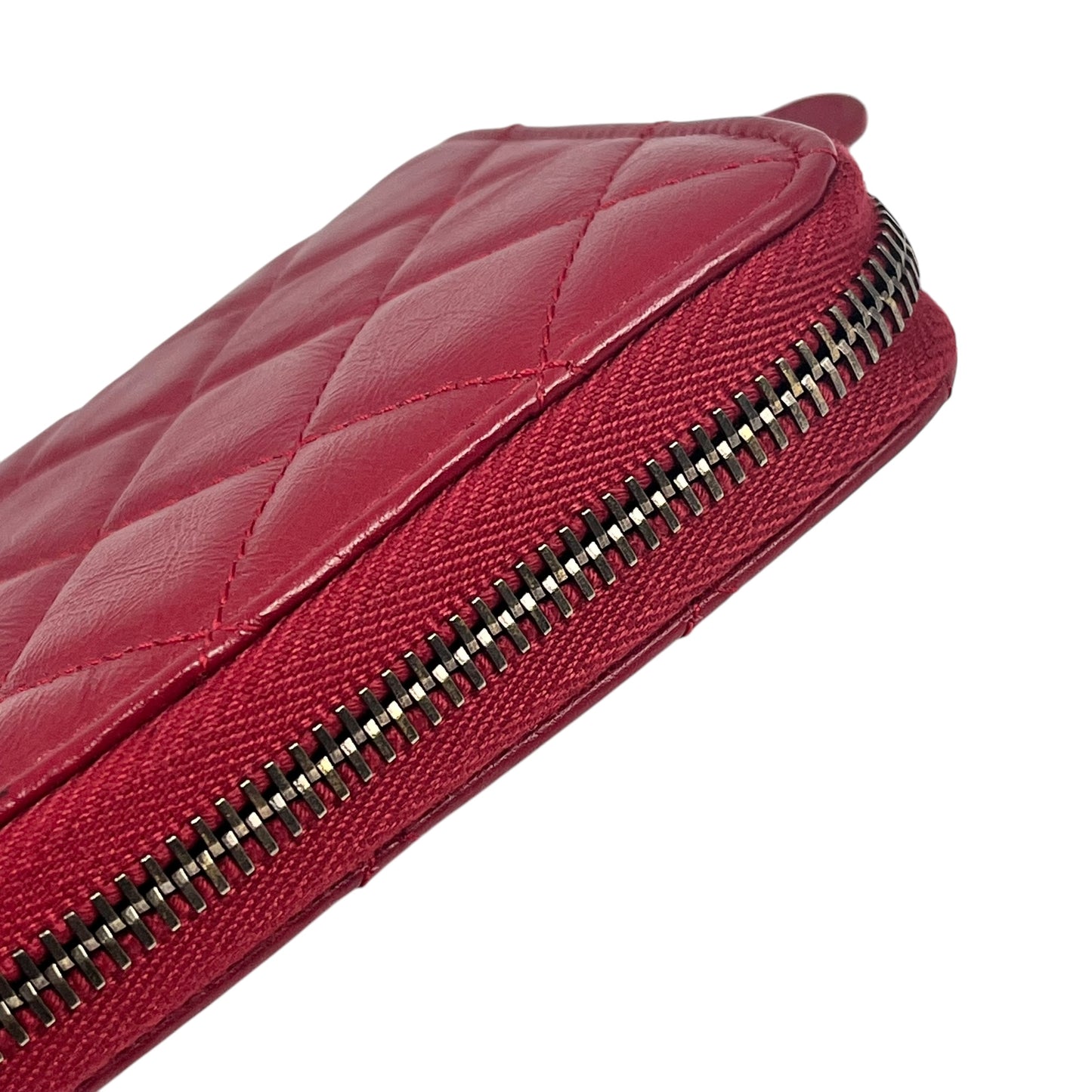 CHANEL Matelasse 2.55 Round Fastener