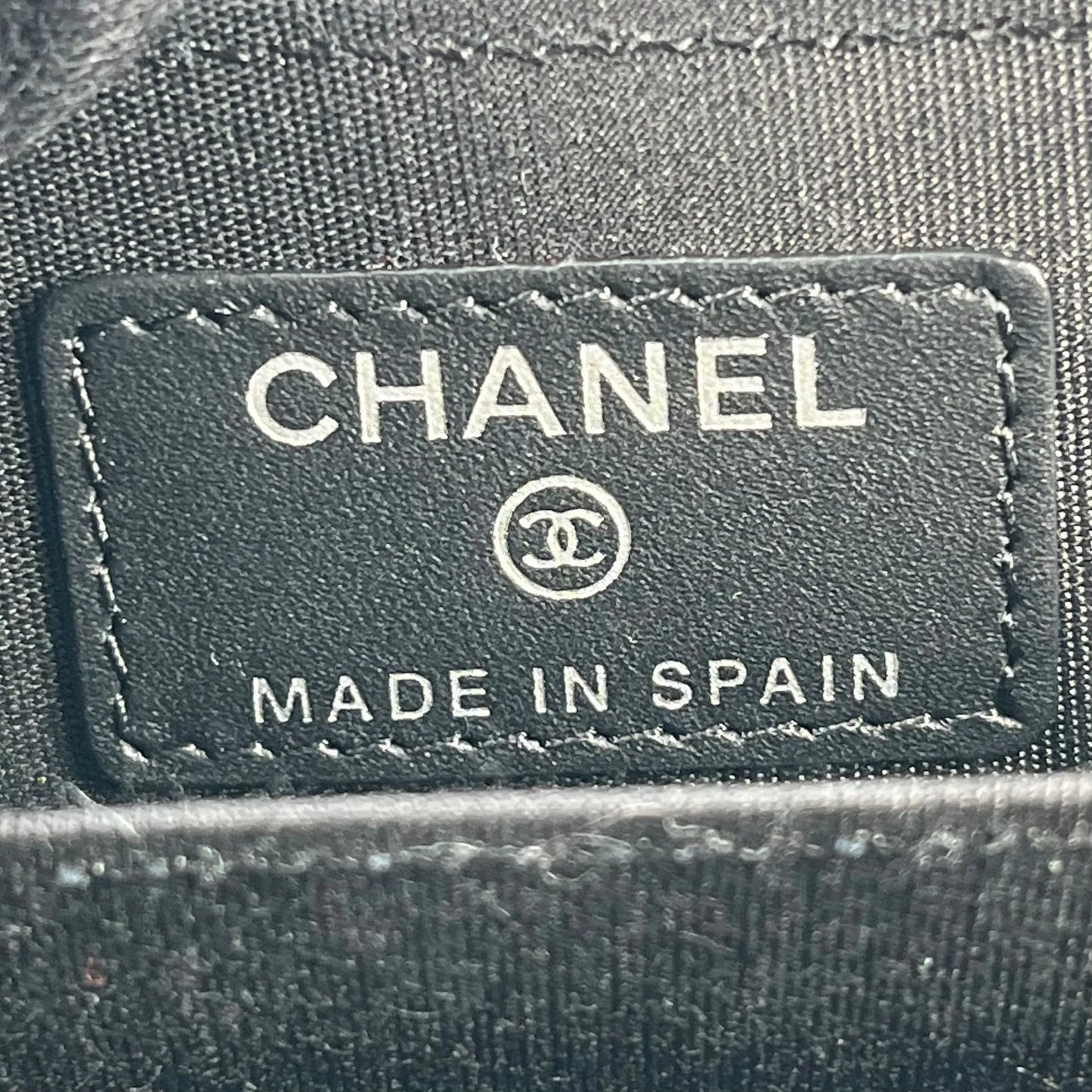 CHANEL CC Logo Caviarskin Zippy Card Case - Black