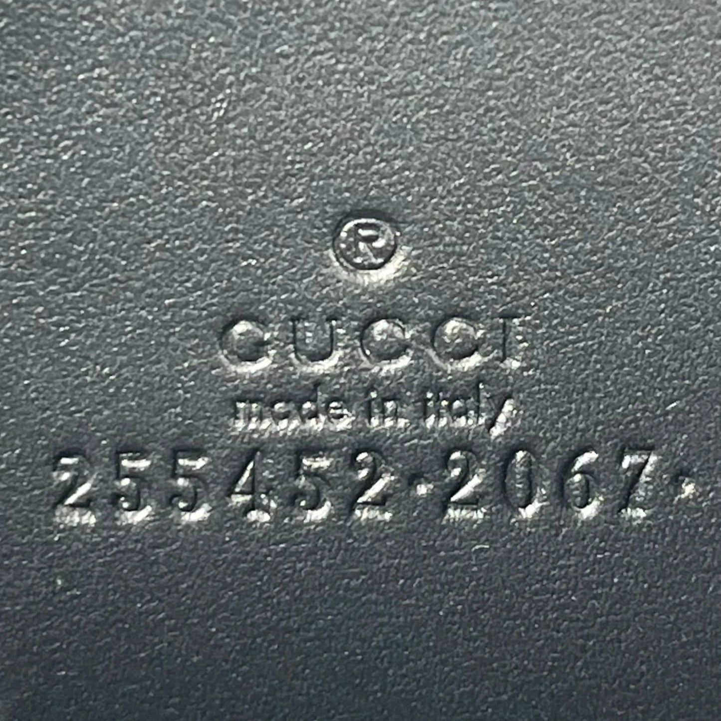 GUCCI GG Leather Round Zip Coin Case - Black 