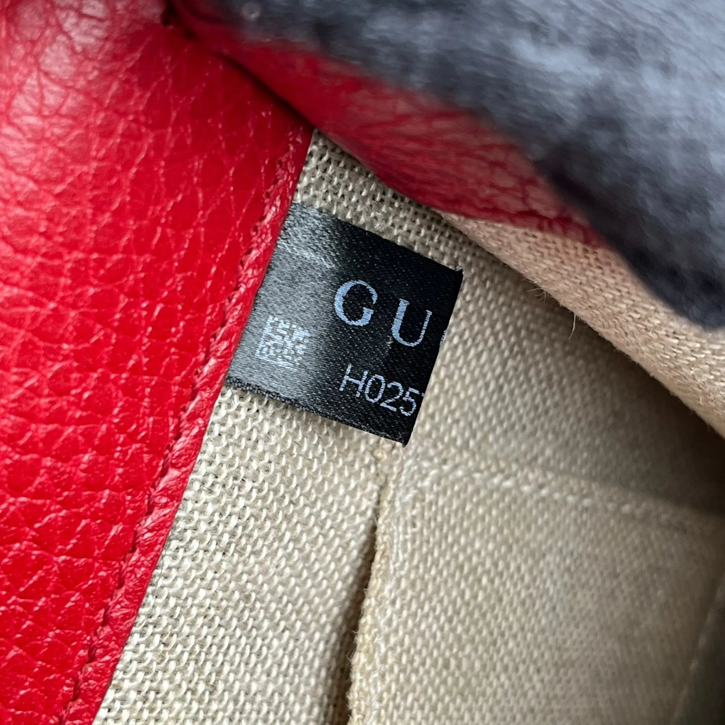 GUCCI Interlocking G Chain Shoulder Bag - Red 