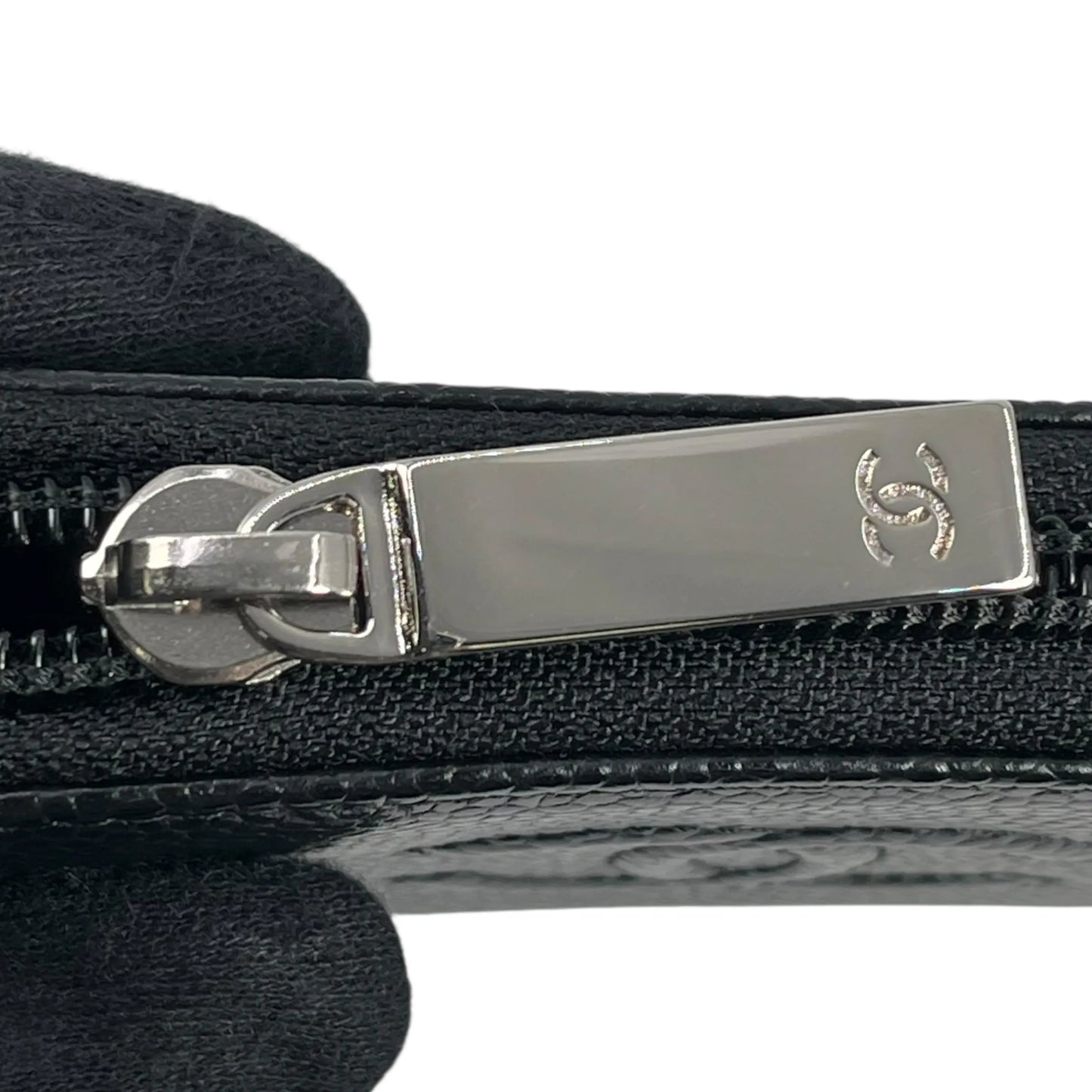CHANEL CC Logo Caviarskin Zippy Card Case - Black