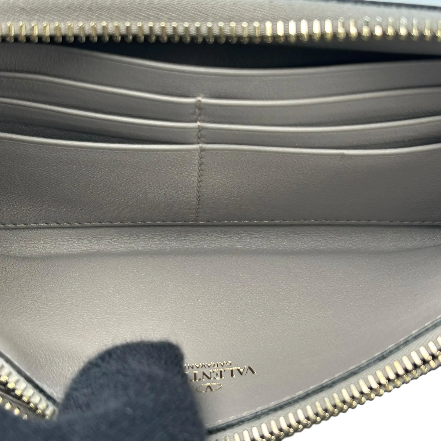 Valentino Rockstud Round Fastener Long Wallet - Gray