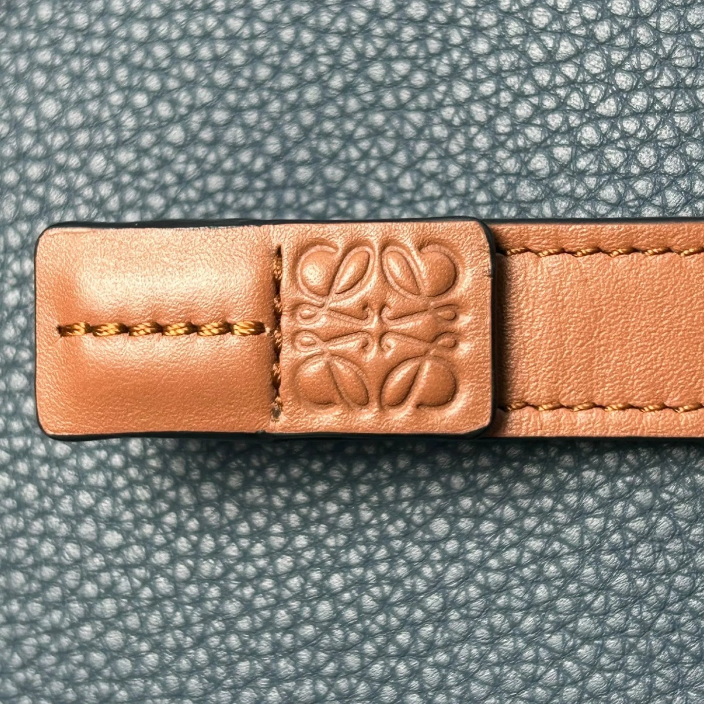 Loewe Vertical Small Wallet Calfskin Compact Wallet - Navy 