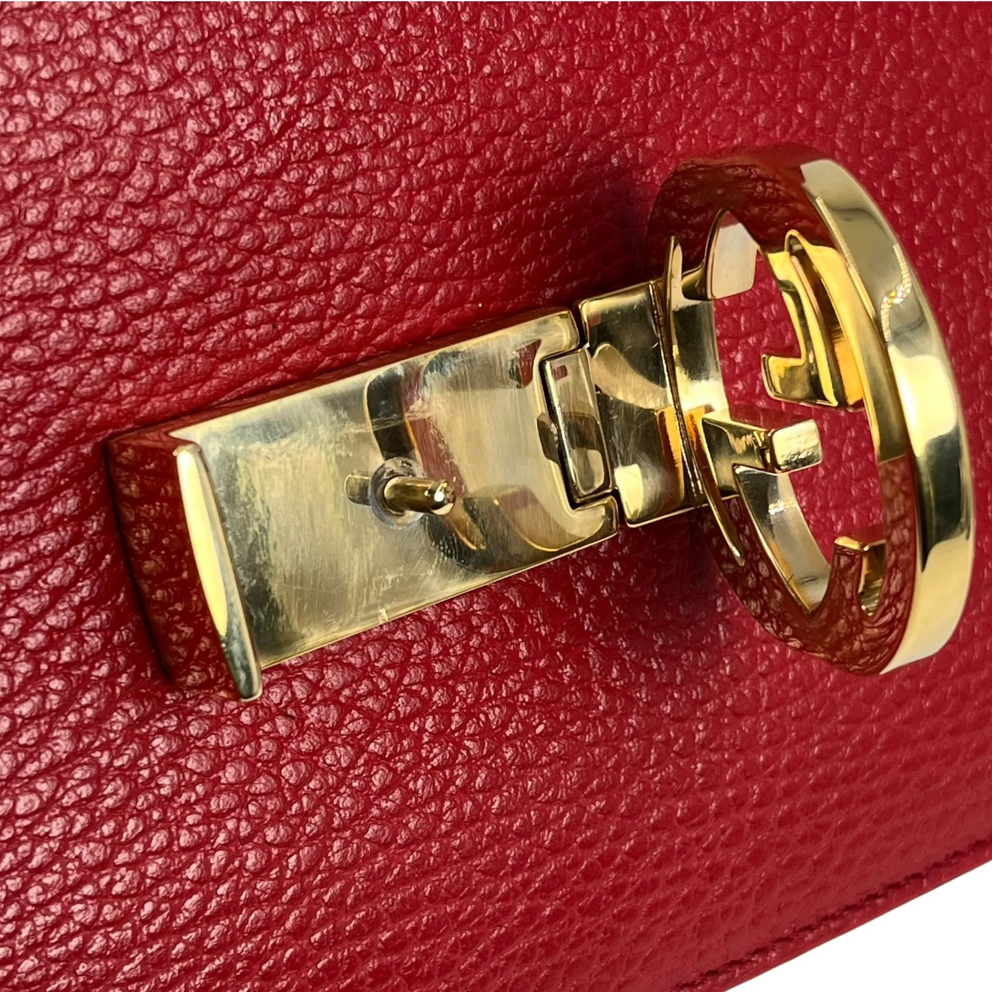 GUCCI Interlocking G Chain Shoulder Bag - Red 