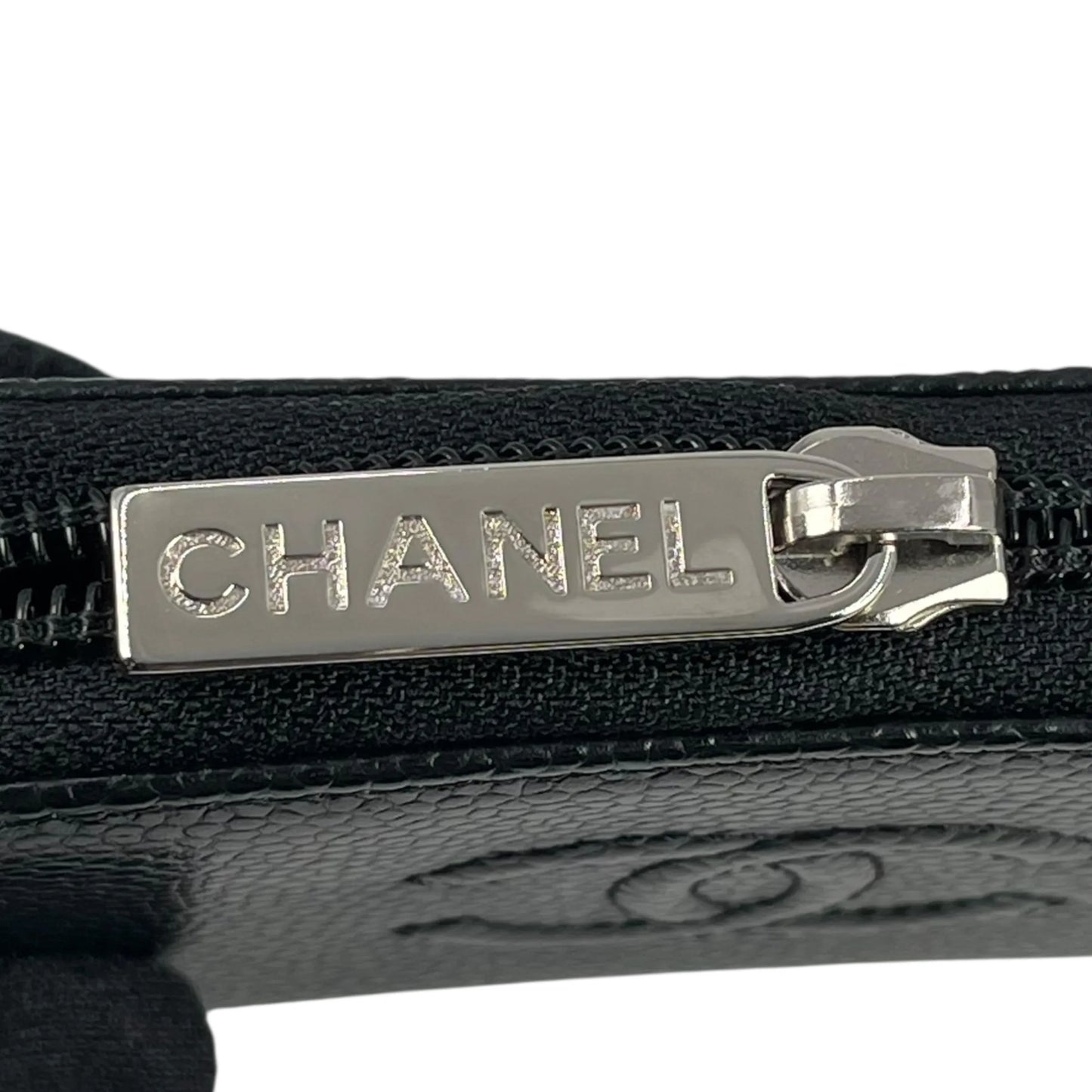 CHANEL CC Logo Caviarskin Zippy Card Case - Black