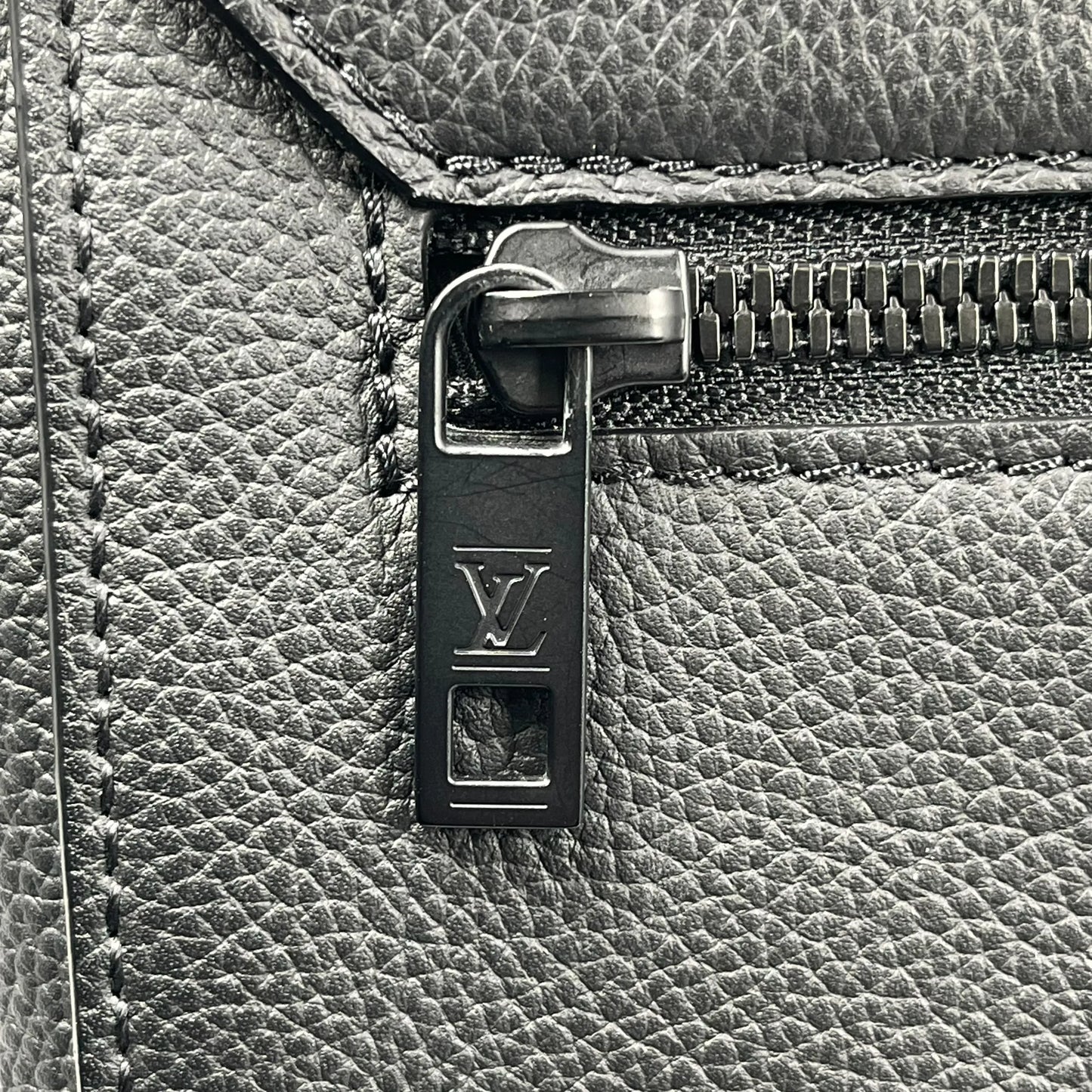 Louis Vuitton テイクオフ メッセンジャー PM カーフレザー ショルダーバッグ - ブラック