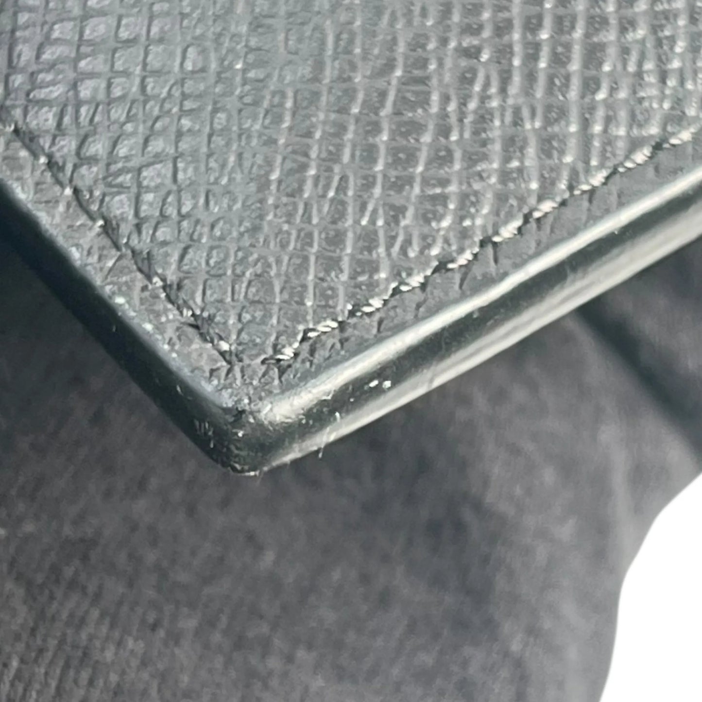 LOUIS VUITTON Taiga Leather Card Case and Coin Purse - Black 