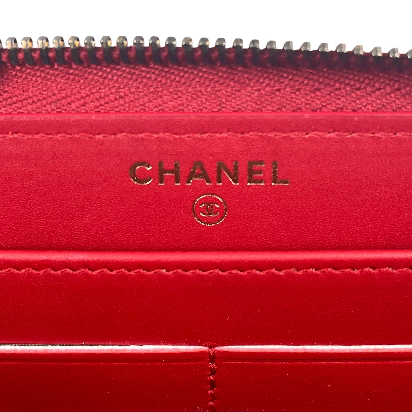 CHANEL Matelasse 2.55 Round Fastener