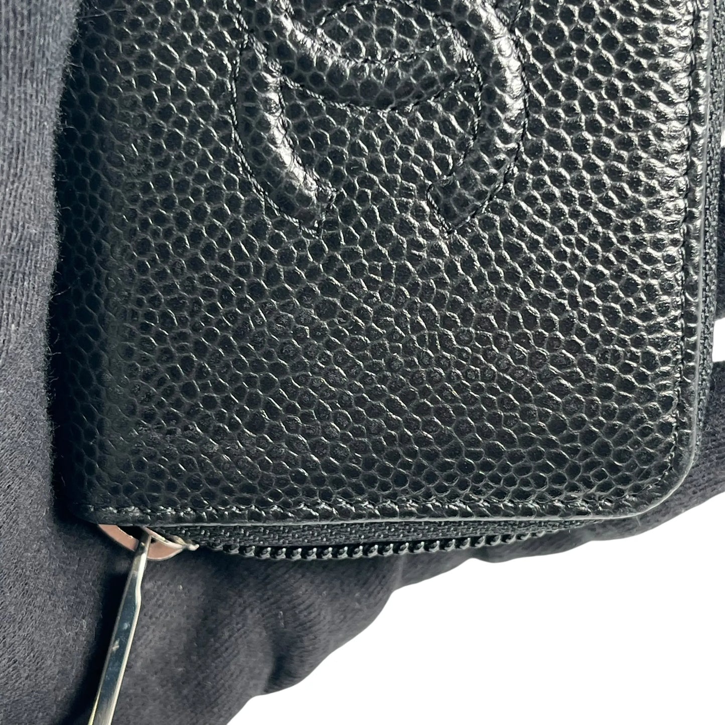 CHANEL CC Logo Caviarskin Zippy Card Case - Black