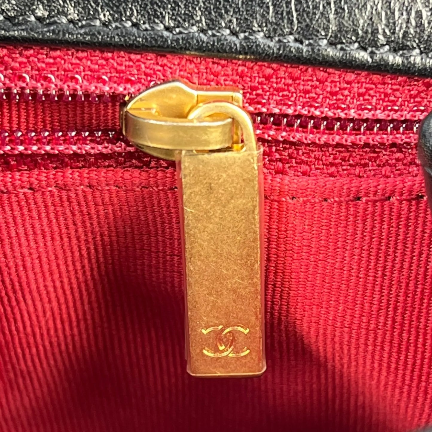 CHANEL Matelasse Lambskin Pearl Chain Shoulder Bag - Black