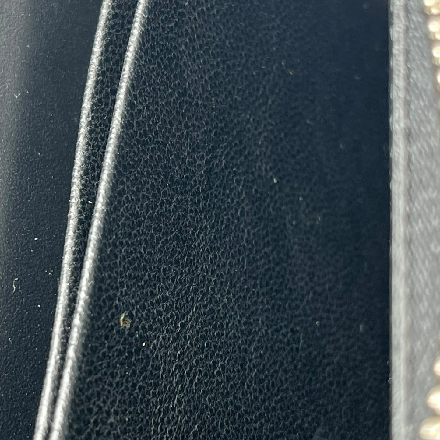 GUCCI GG Leather Round Zip Coin Case - Black 