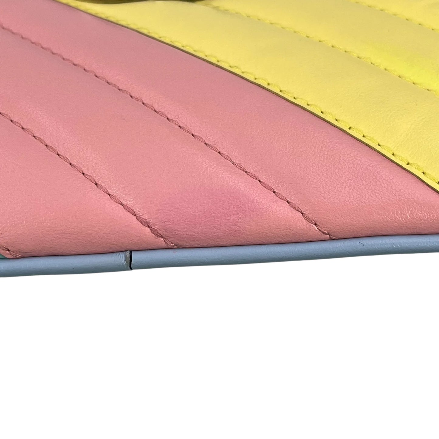 GUCCI GGマーモント キルティング レザー チェーンショルダーバッグ - マルチカラー