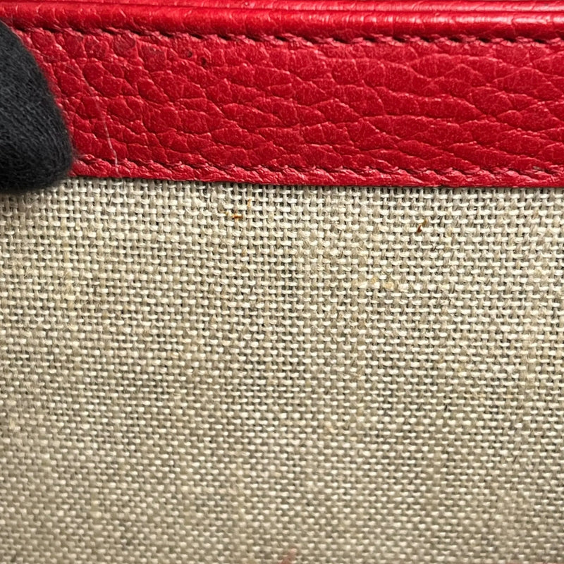 GUCCI Interlocking G Chain Shoulder Bag - Red 