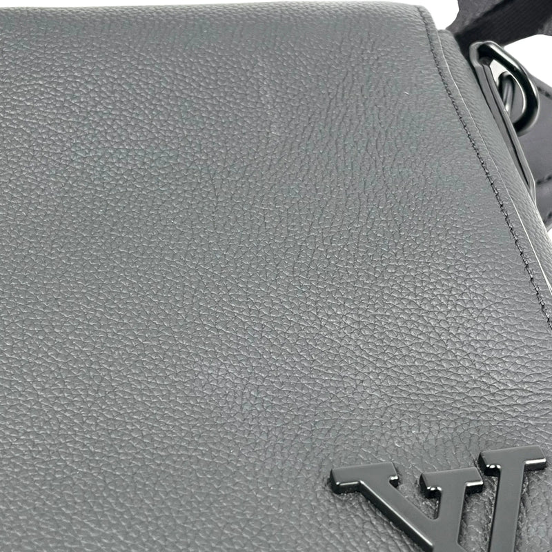 Louis Vuitton テイクオフ メッセンジャー PM カーフレザー ショルダーバッグ - ブラック