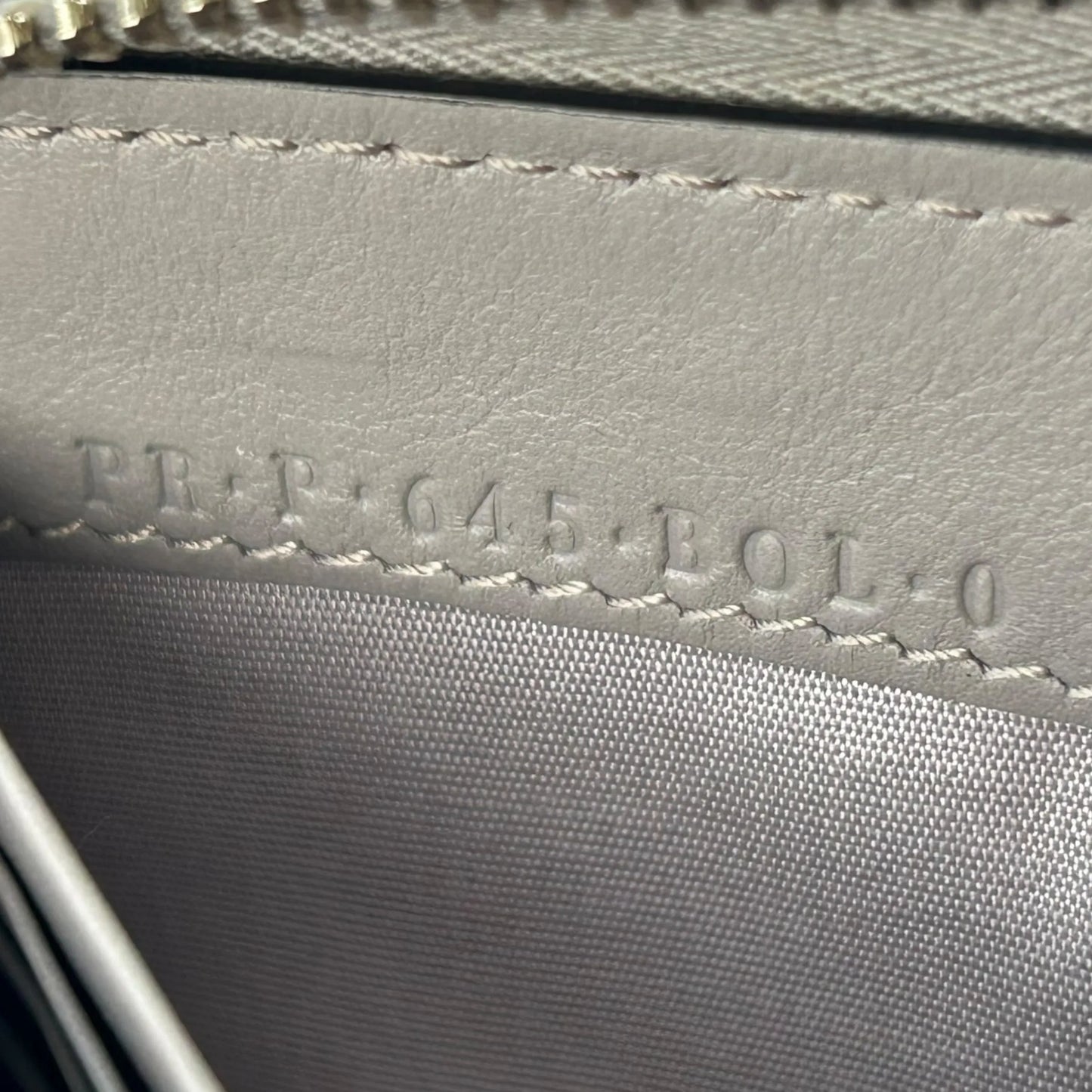 Valentino Rockstud Round Fastener Long Wallet - Gray