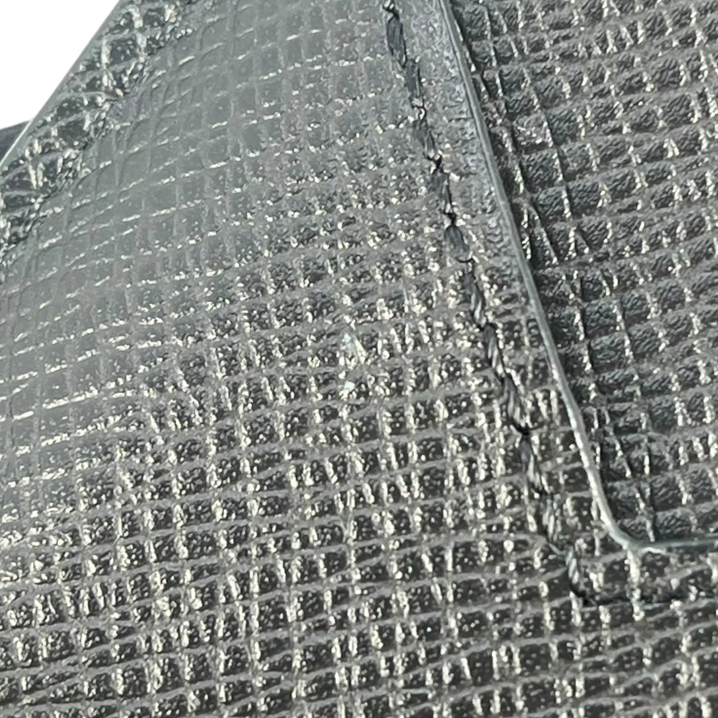 LOUIS VUITTON Taiga Leather Card Case and Coin Purse - Black 