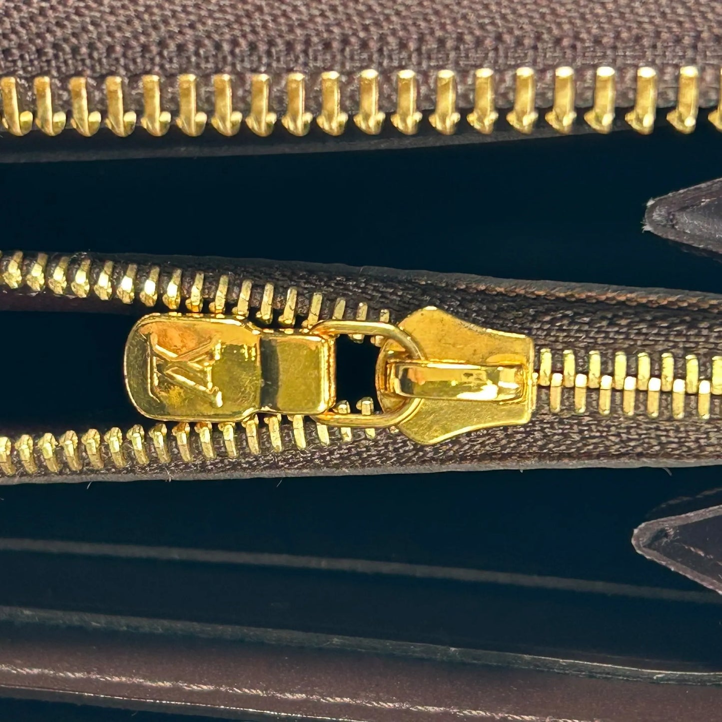 LOUIS VUITTON Portefeuille Miroir Bicolor Vernis Long Wallet - Darkbrown × Red