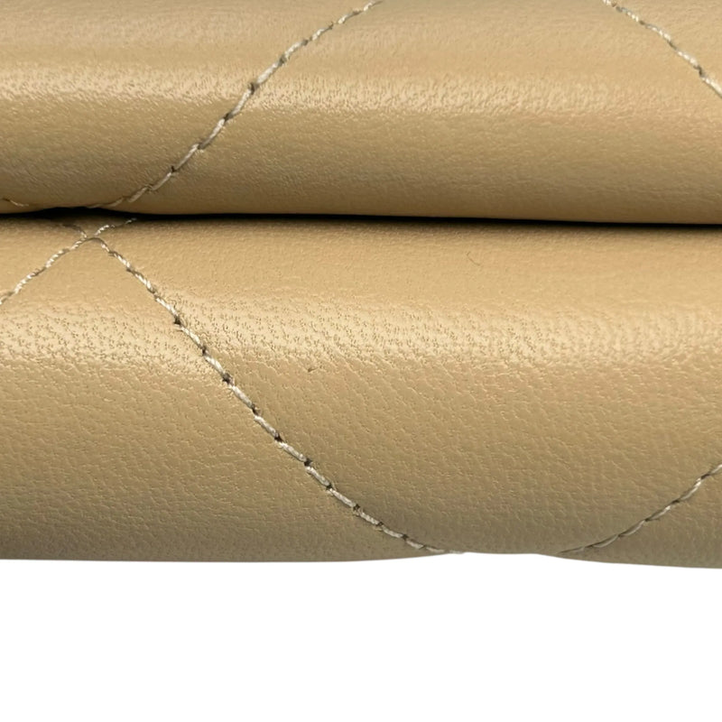 CHANEL Materasse Chanel 19 Compact Wallet - Beige